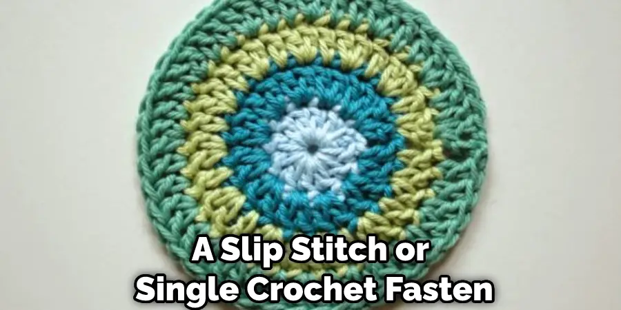 A Slip Stitch or Single Crochet Fasten