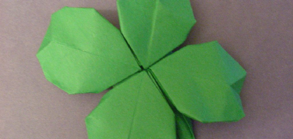 How to Make a Shamrock Out of Paper