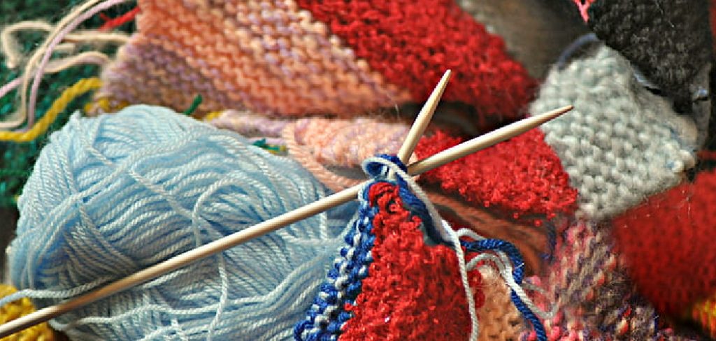 How to Hold Knitting Needles and Yarn