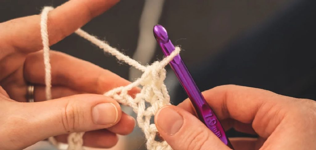 How to Hold Yarn for Continental Knitting
