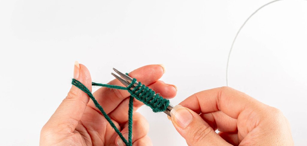 How to Hold Yarn When Knitting