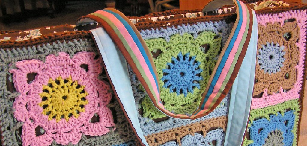 How to Sew a Lining Into a Crochet Bag