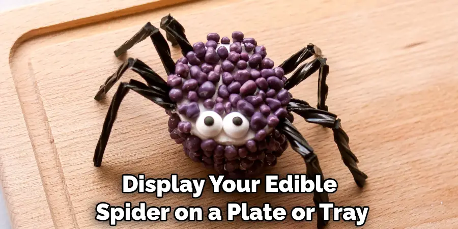 Display Your Edible Spider on a Plate or Tray