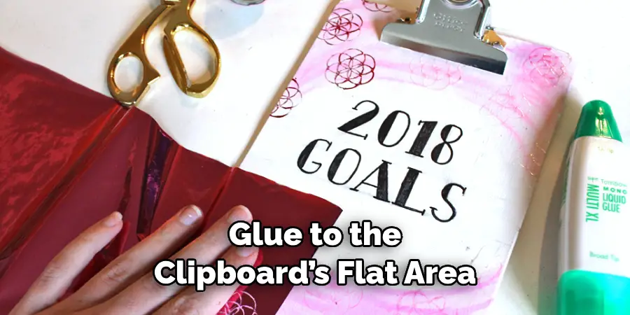 Glue to the Clipboard’s Flat Area
