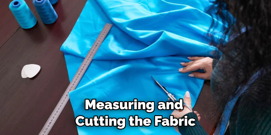 Measuring and Cutting the Fabric