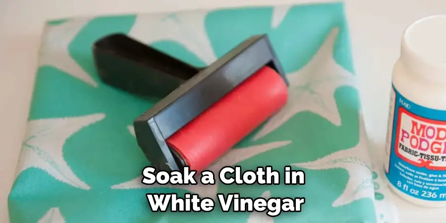 Soak a Cloth in White Vinegar