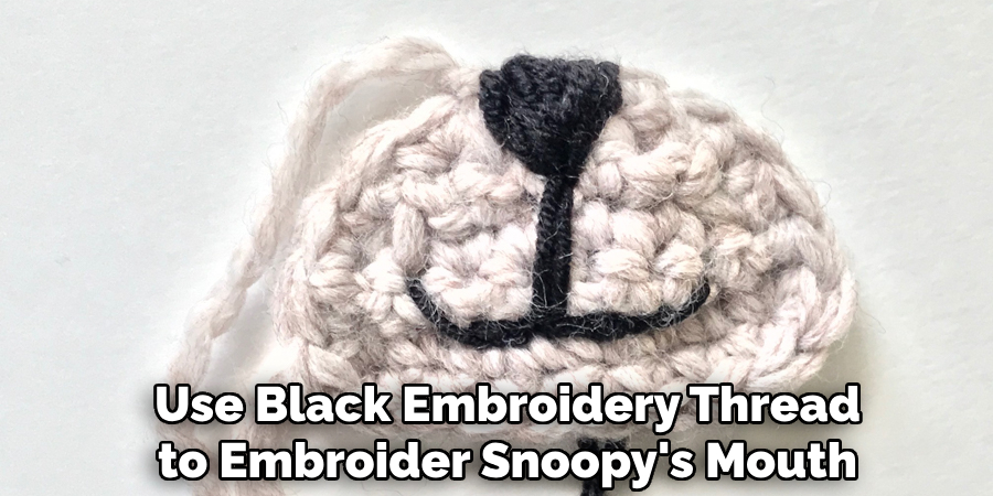 Use Black Embroidery Thread to Embroider Snoopy's Mouth