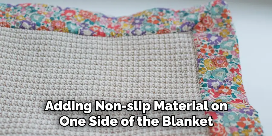 Adding Non-slip Material on One Side of the Blanket