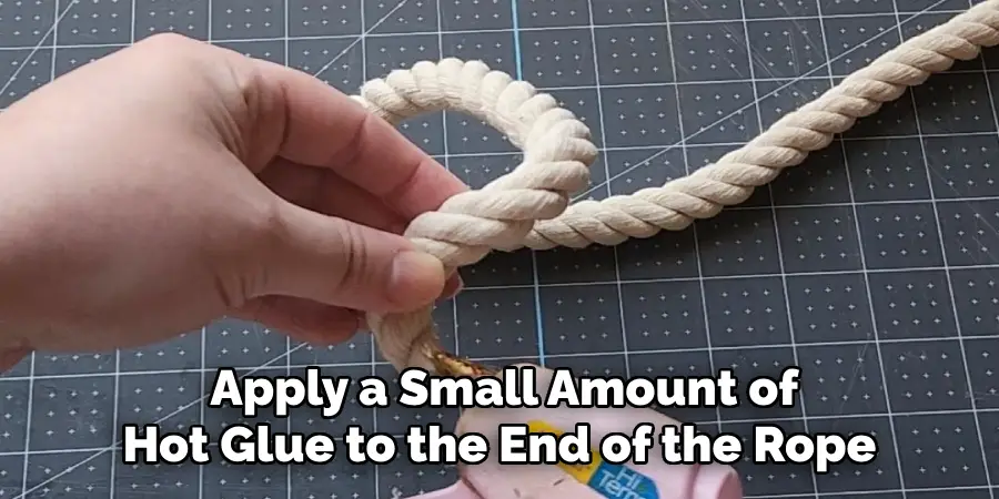  Apply a Small Amount of Hot Glue to the End of the Rope