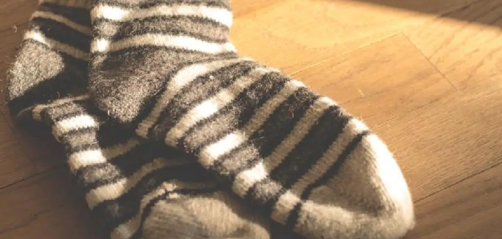 How to Make a Blanket Out of Old Socks