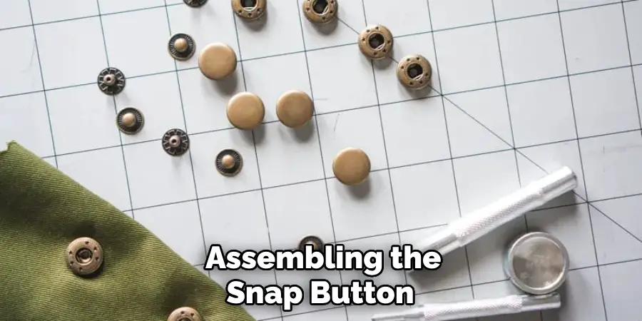 Assembling the Snap Button