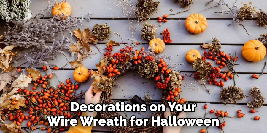  Decorations on Your Wire Wreath for Halloween