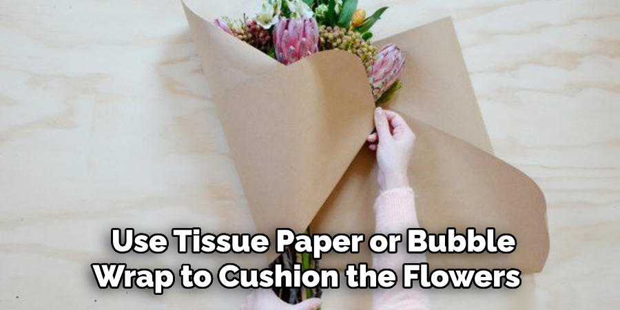  Use Tissue Paper or Bubble Wrap to Cushion the Flowers 
