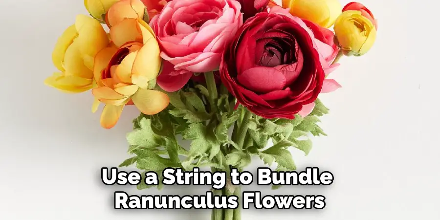Use a String to Bundle Ranunculus Flowers