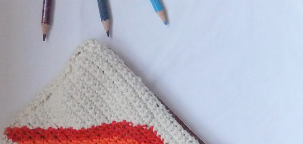 How to Crochet a Pencil Pouch