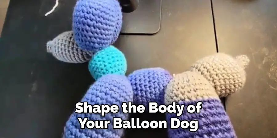 Shape the Body of Your Balloon Dog