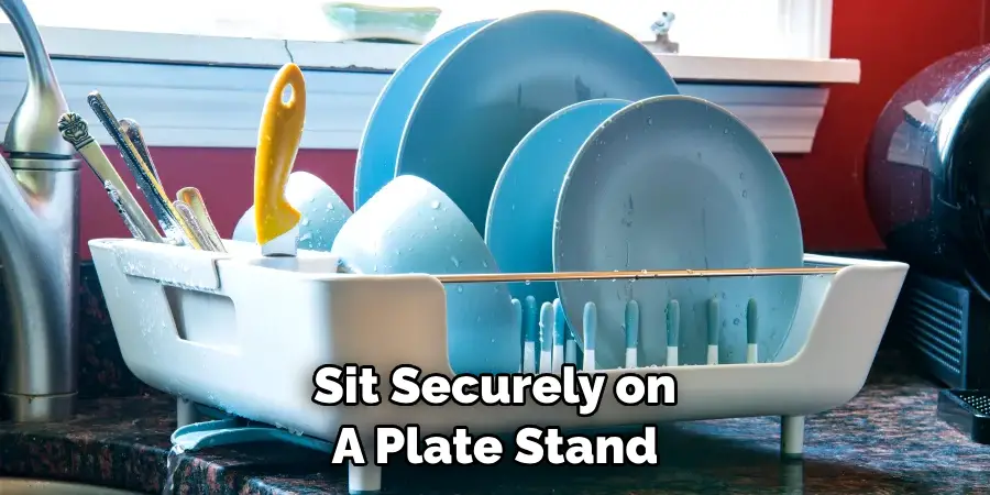 Sit Securely on A Plate Stand