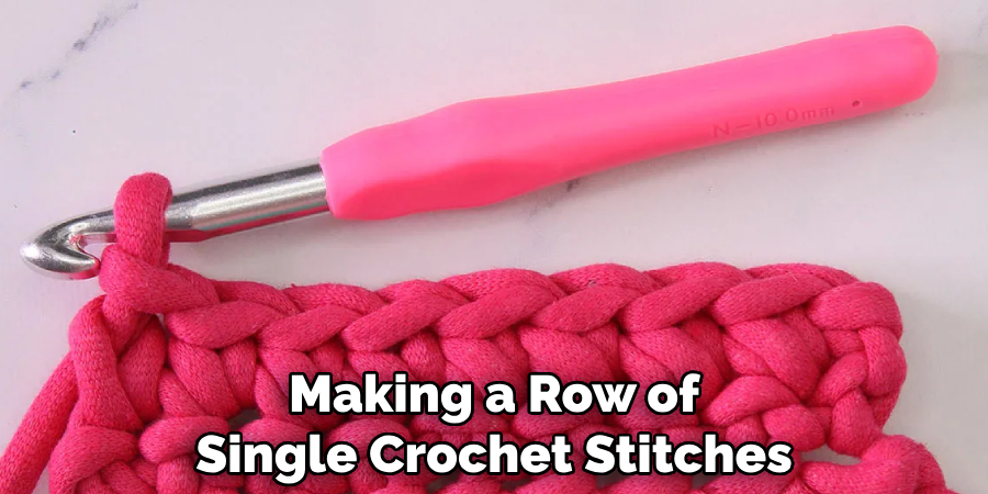 Making a Row of Single Crochet Stitches