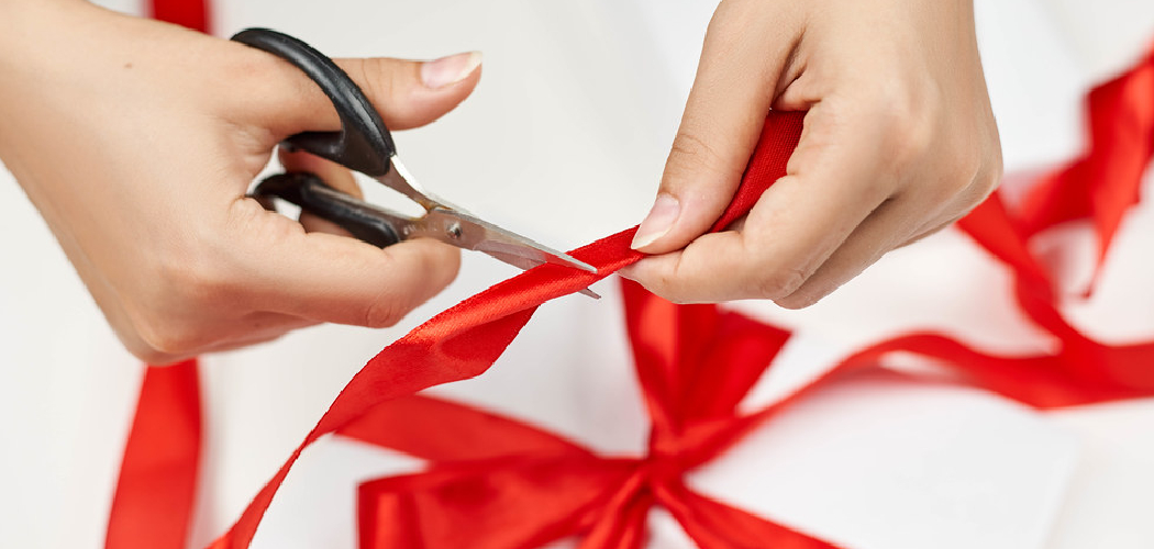 How to Make a Ribbon From Wrapping Paper