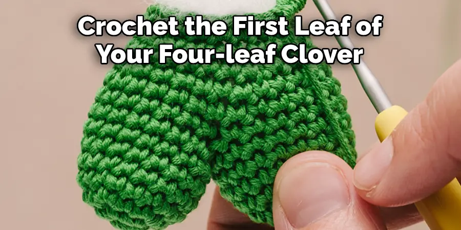  Crochet the First Leaf of Your Four-leaf Clover