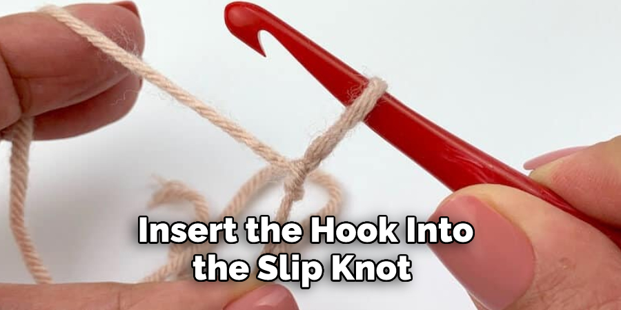  Insert the Hook Into the Slip Knot 