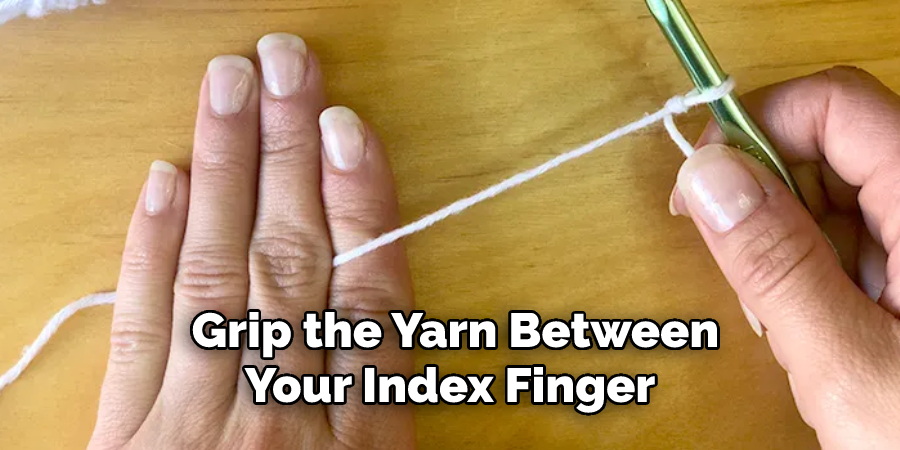  Grip the Yarn Between
Your Index Finger