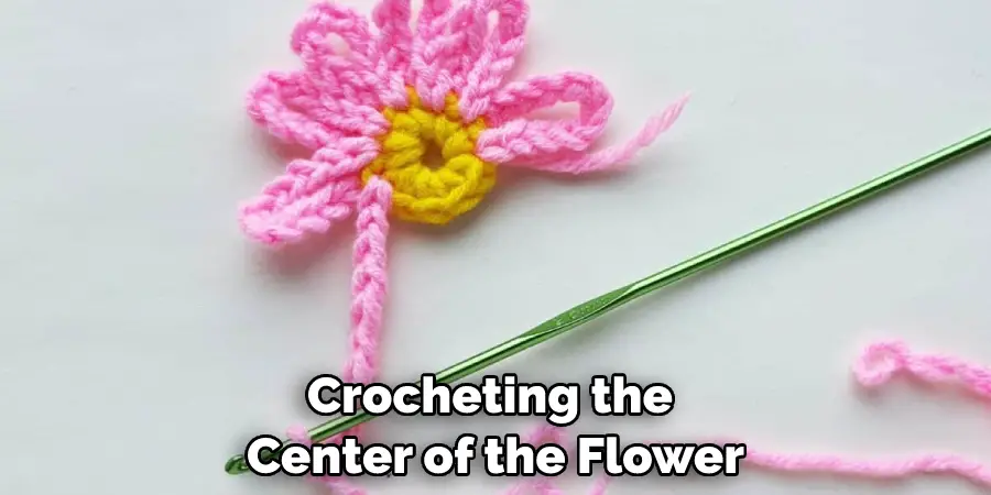 Crocheting the Center of the Flower
